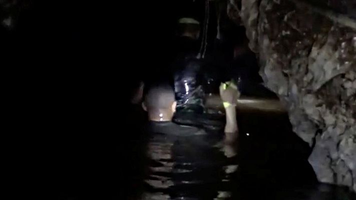 Telediario 1 - Una complejísima operación de rescate pone fin a más de dos semanas de incertidumbre en Tailandia