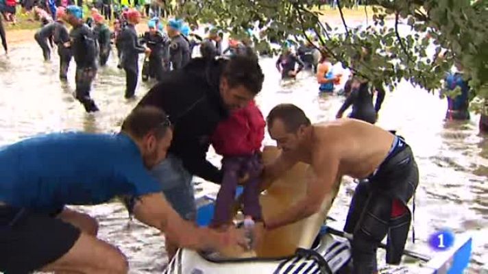 Telediario 1 - Uxue Txasko y Hektor Llanos consiguen terminar el triatlón de Vitoria