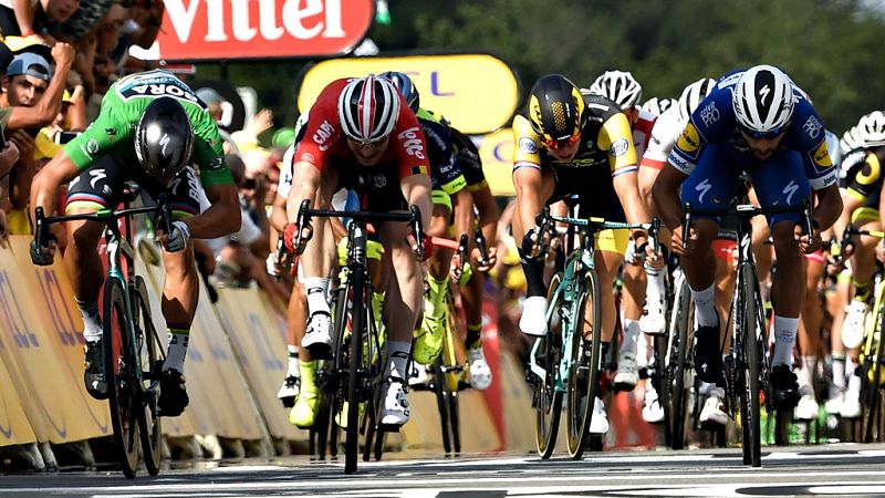 El ciclista colombiano Fernando Gaviria (Quick-Step Floors) ha  ganado este martes la cuarta etapa del Tour de Francia, disputada  entre La Baule y Sarzeau sobre 195 kilómetros, en un esprint en el  que superó a Peter Sagan (Bora) y André Greipel (Lo