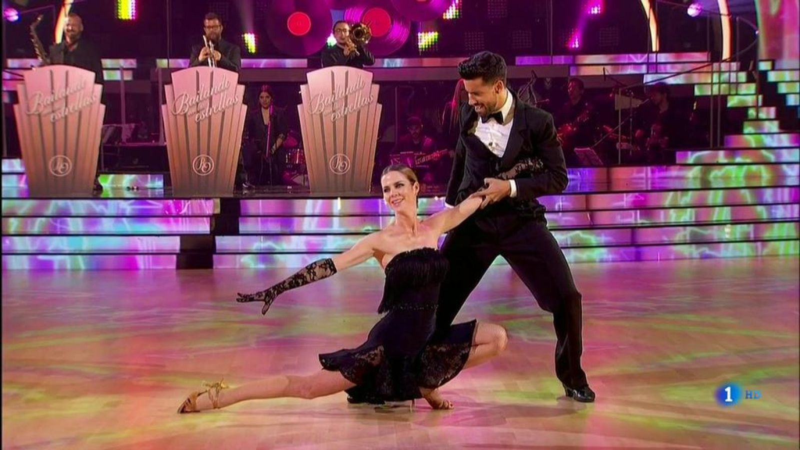 Bailando con las estrellas - Amelia y Rubén Rodríguez bailan "Bamboleo"