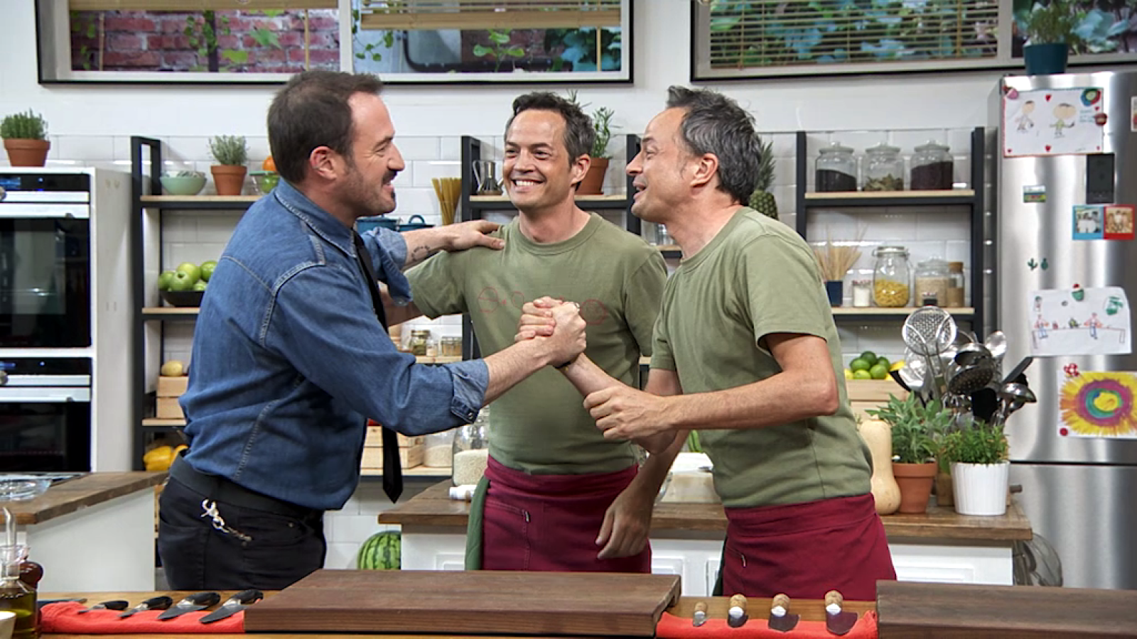 Torres en la cocina - Arroz en pimiento y huevos tontos - ver ahora