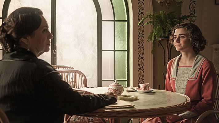 La otra mirada - Doña Manuela se entrevista con las alumnas