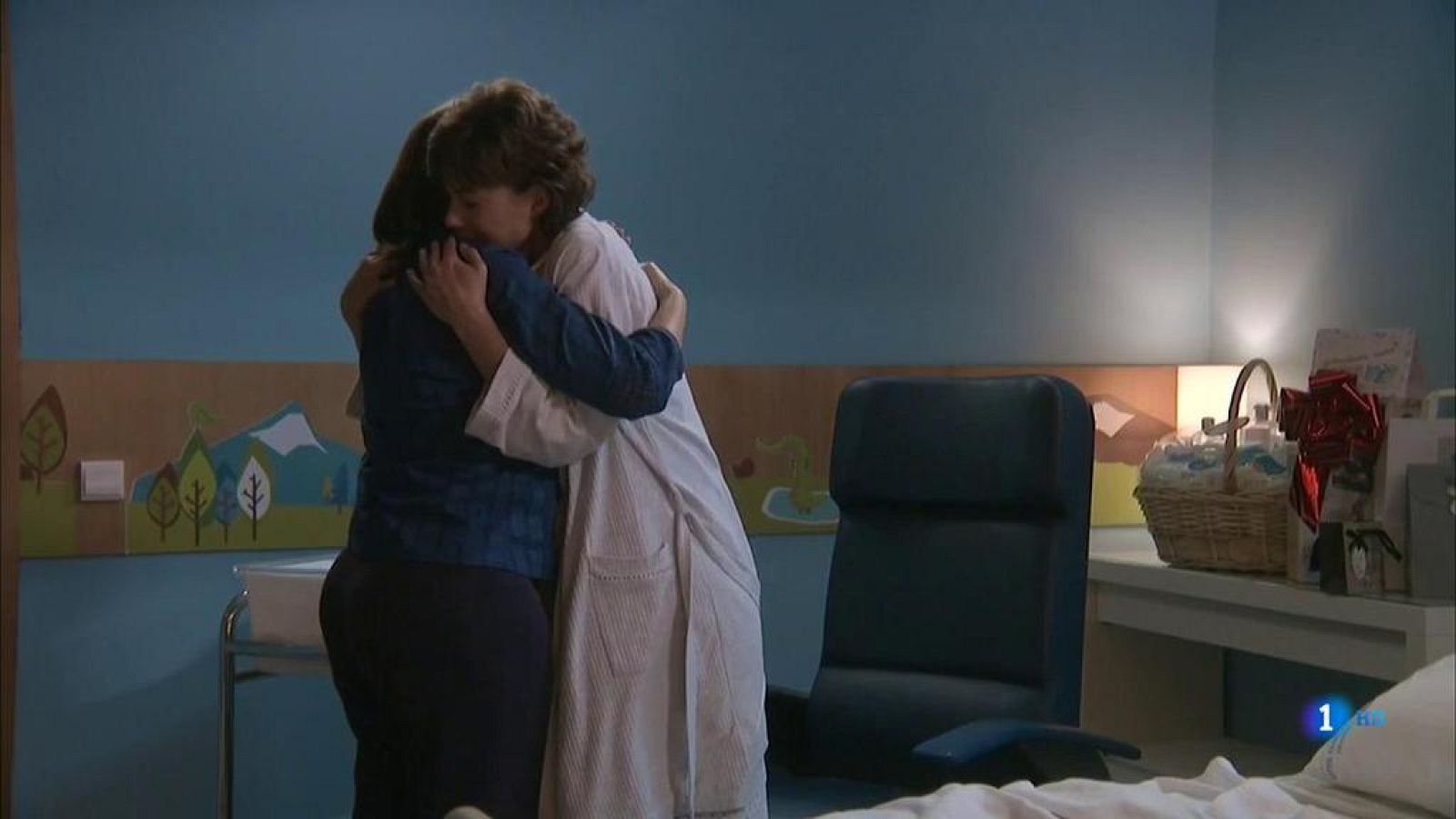 Servir y proteger - Alicia le dice a Felisa cuál será el nombre de su hijo