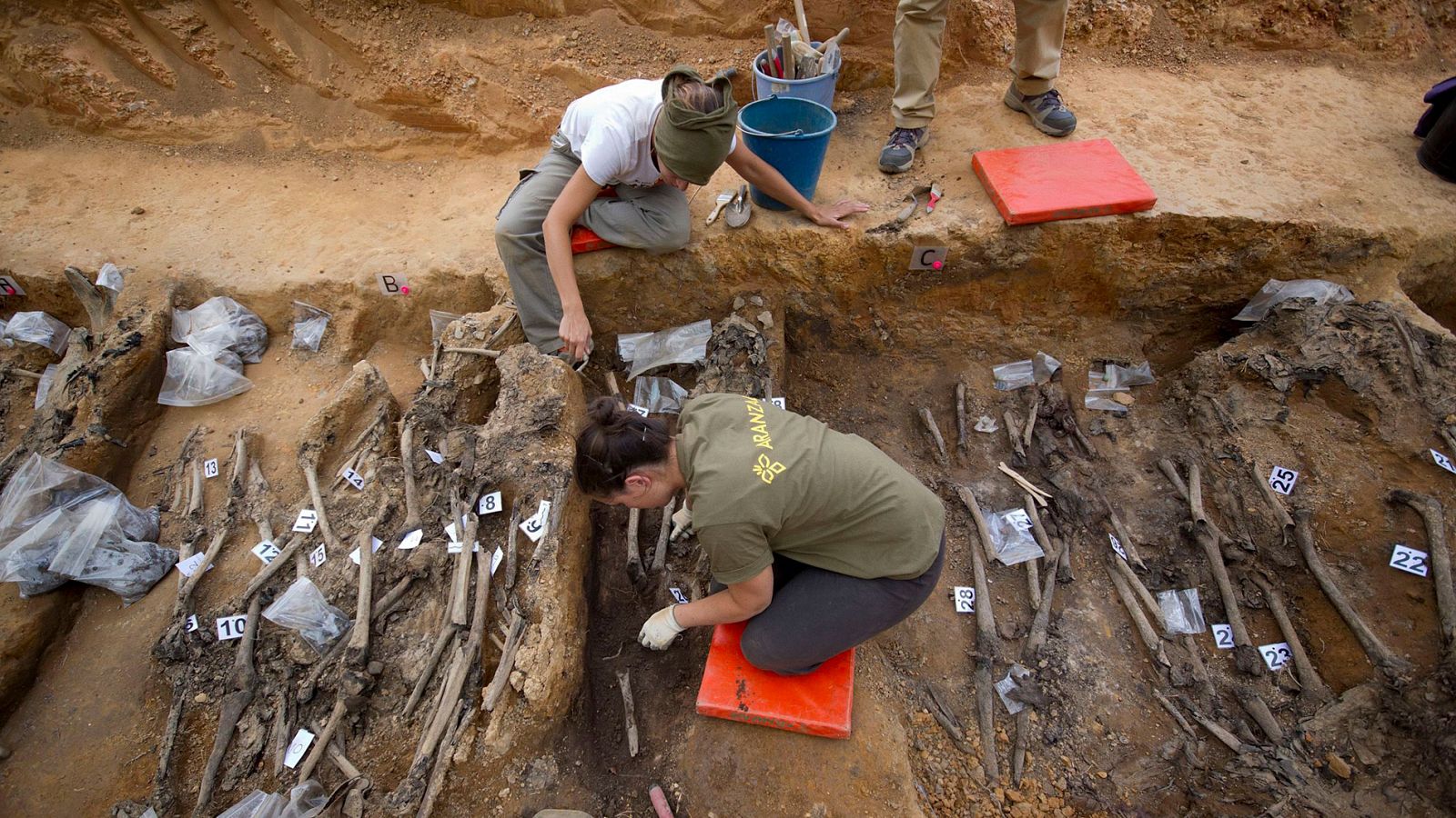 El Gobierno creará una "comisión de la verdad" e impulsará la búsqueda de desaparecidos del franquismo
