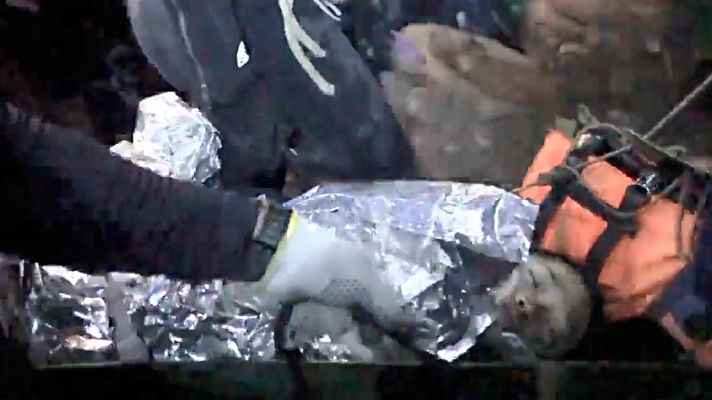 Telediario 1 - Los chicos rescatados en la cueva de Tailandia fueron sedados para su evacuación