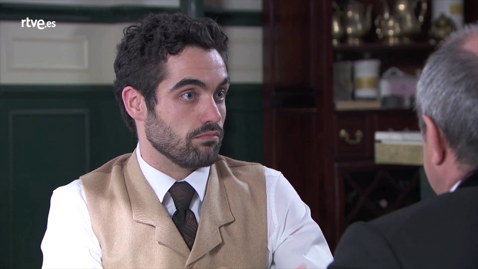 Acacias 38 - Íñigo no quiere vender la chocolatería