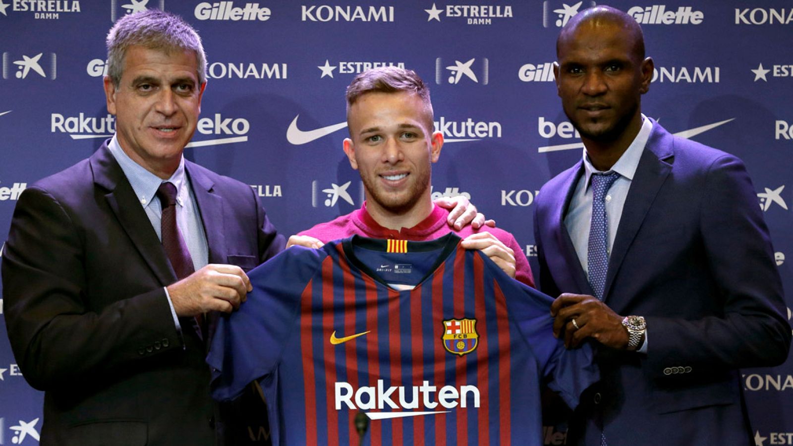 El nuevo jugador del FC Barcelona Arthur Melo ha asegurado que no  le va a "afectar" una posible comparación en su juego con el de Xavi  Hernández o Andrés Iniesta, sino lo contrario ya que les "admira" y  confía en estar "lo más cerca" de sus logros
