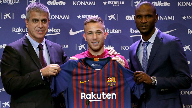 Arthur: "Voy a trabajar para llegar lo más cerca de Iniesta y Xavi"