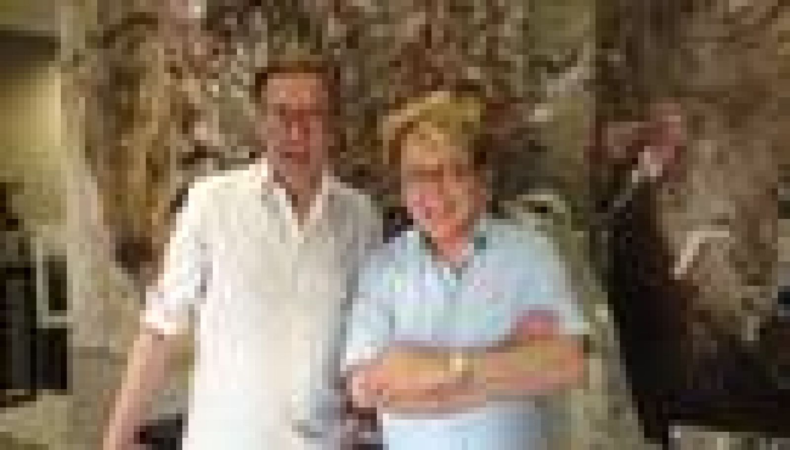 Victorio& Lucchino felicitan a Jesús Mari Montes-Fernández por el homenaje recibido en Ifema. | Ver