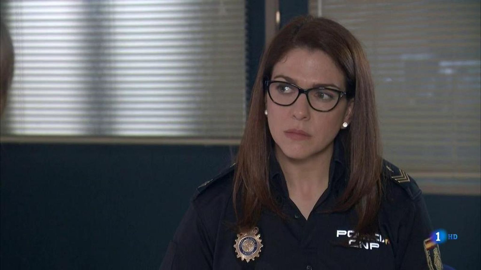 Servir y proteger - Nora denuncia en Comisaría a Nacha