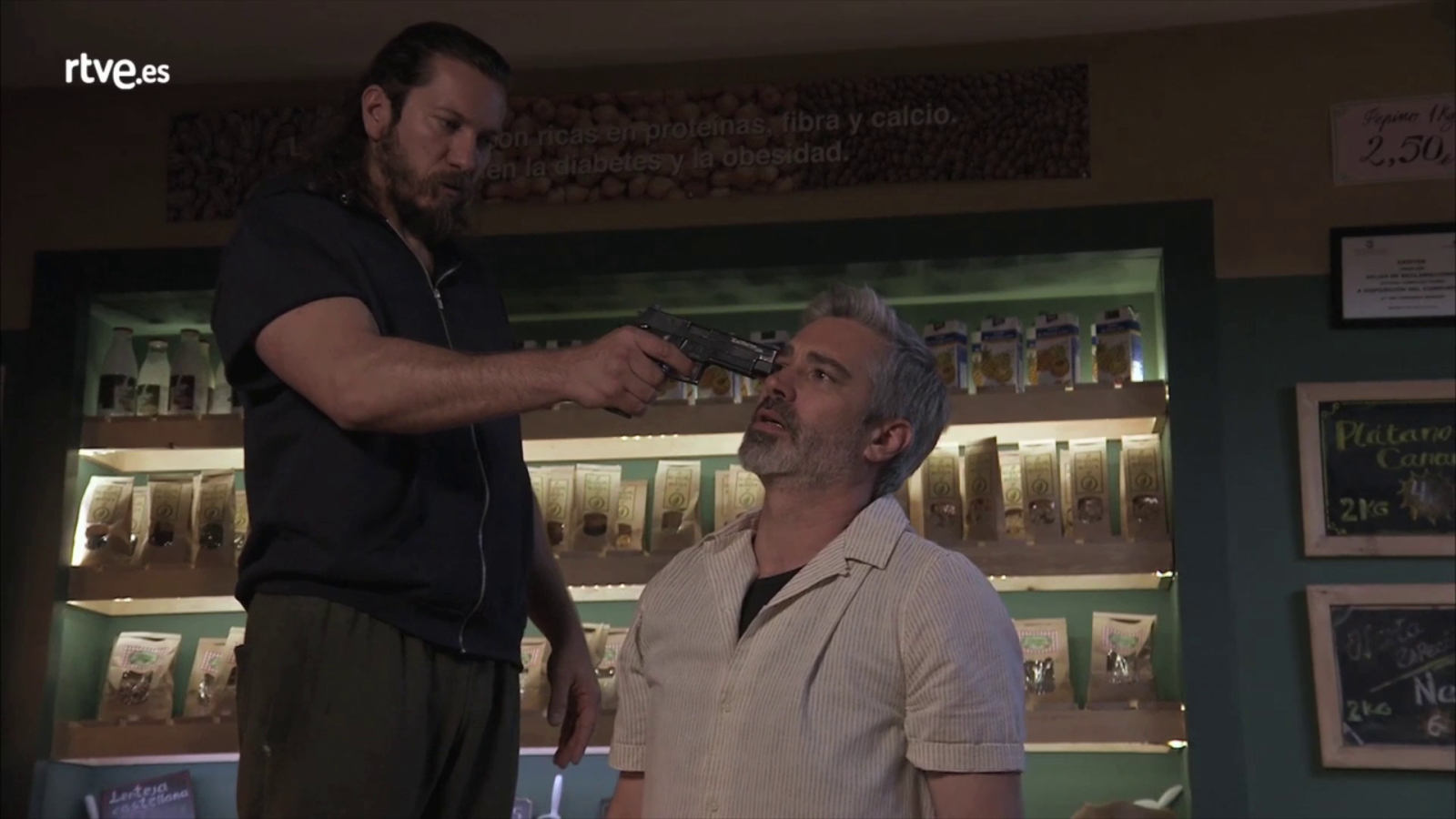 Servir y proteger - Petrovic ataca a Jesús