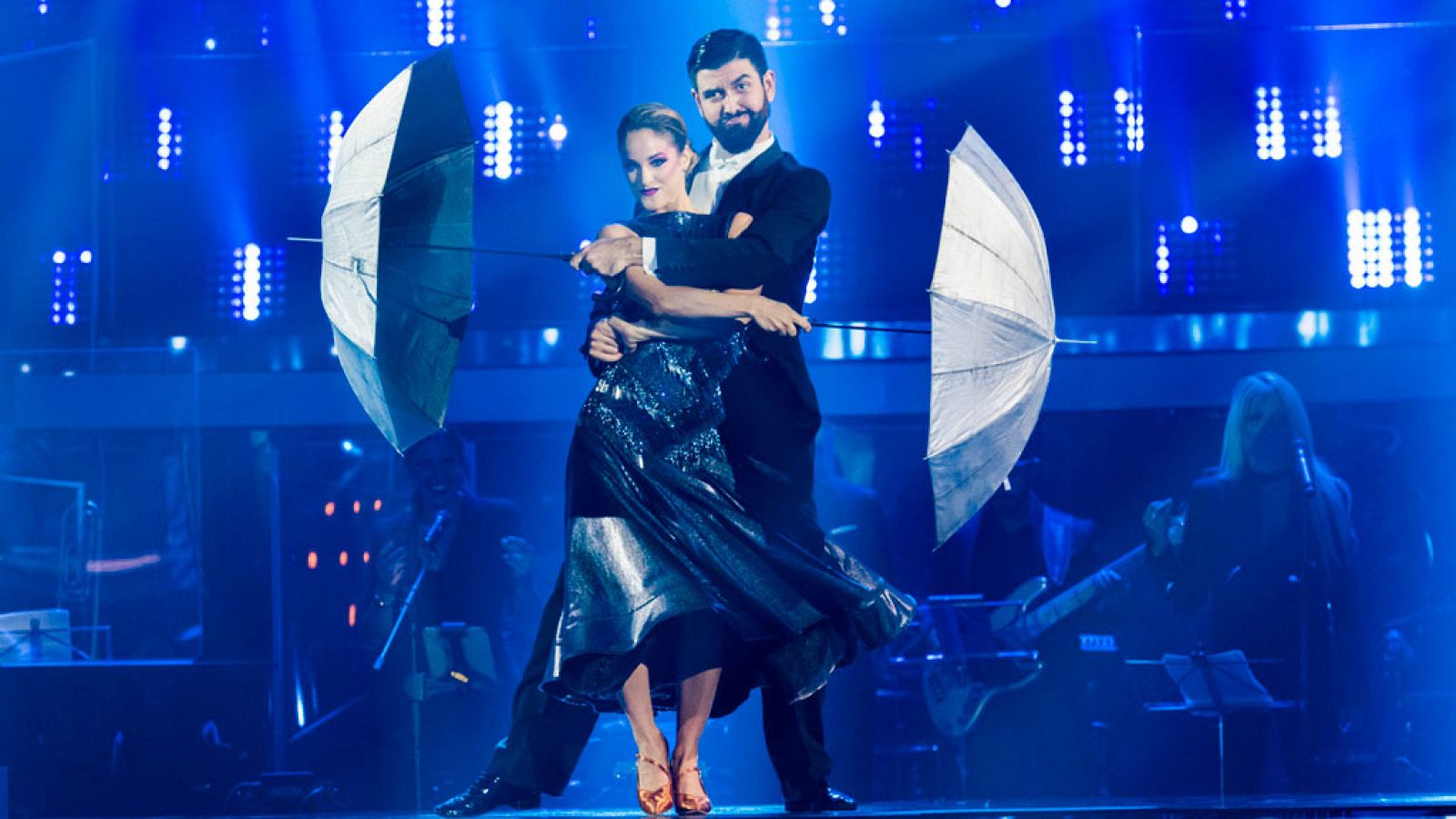 Bailando con las estrellas - Manu Sánchez y Mireya bailan "Umbrella"