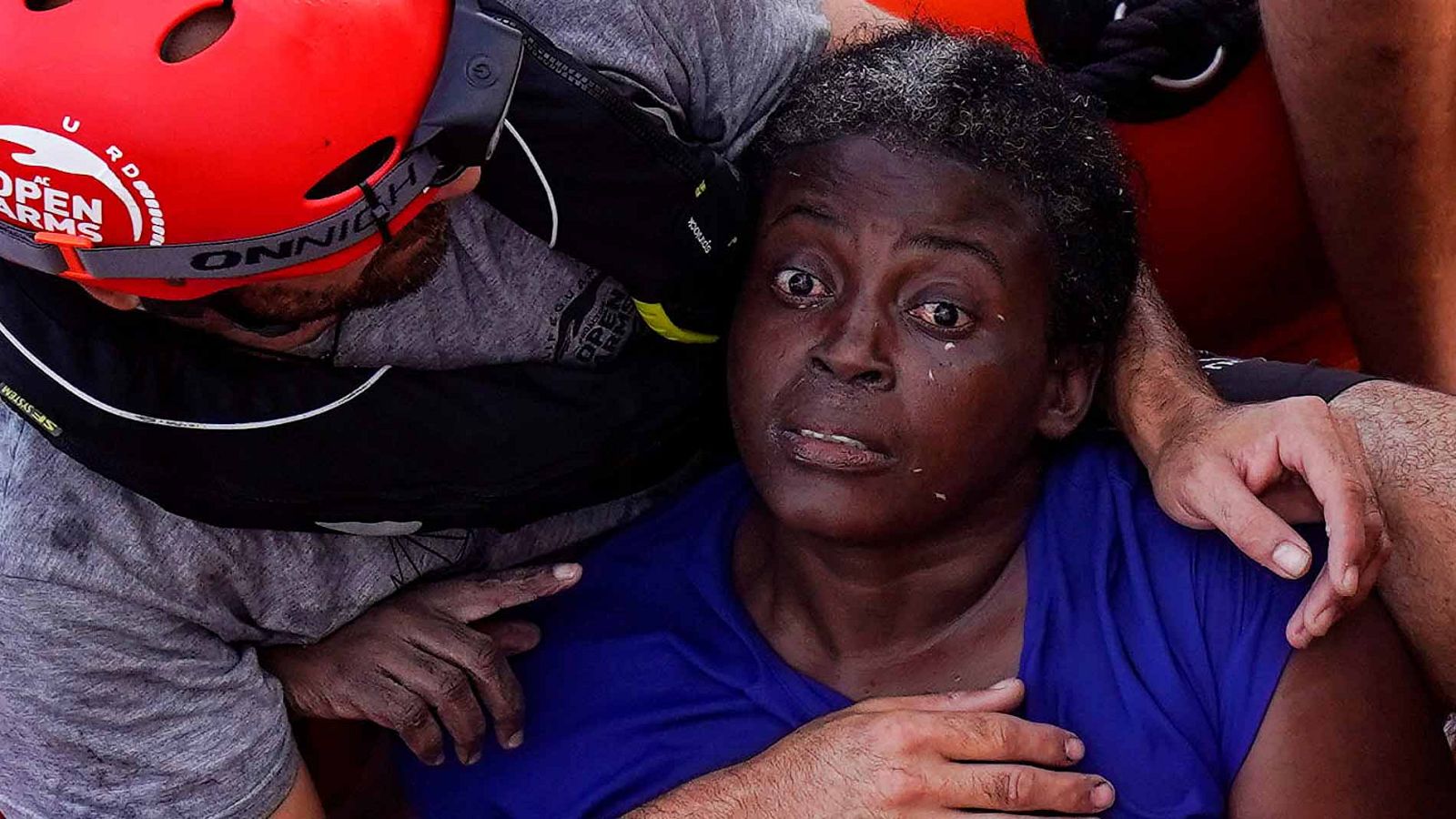 El buque de Open Arms se dirige hacia España