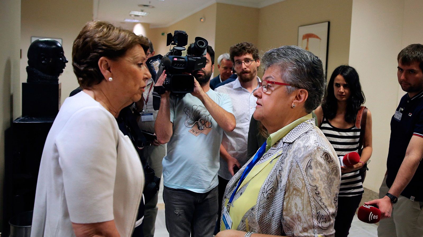 La exministra de Fomento Magdalena Álvarez y el diputado del PP José Ignacio Echániz se han enzarzado en un duro enfrentamiento durante la Comisión del Congreso que investiga el accidente de Spanair, la tragedia ocurrido en 2008 y que causó 154 muert