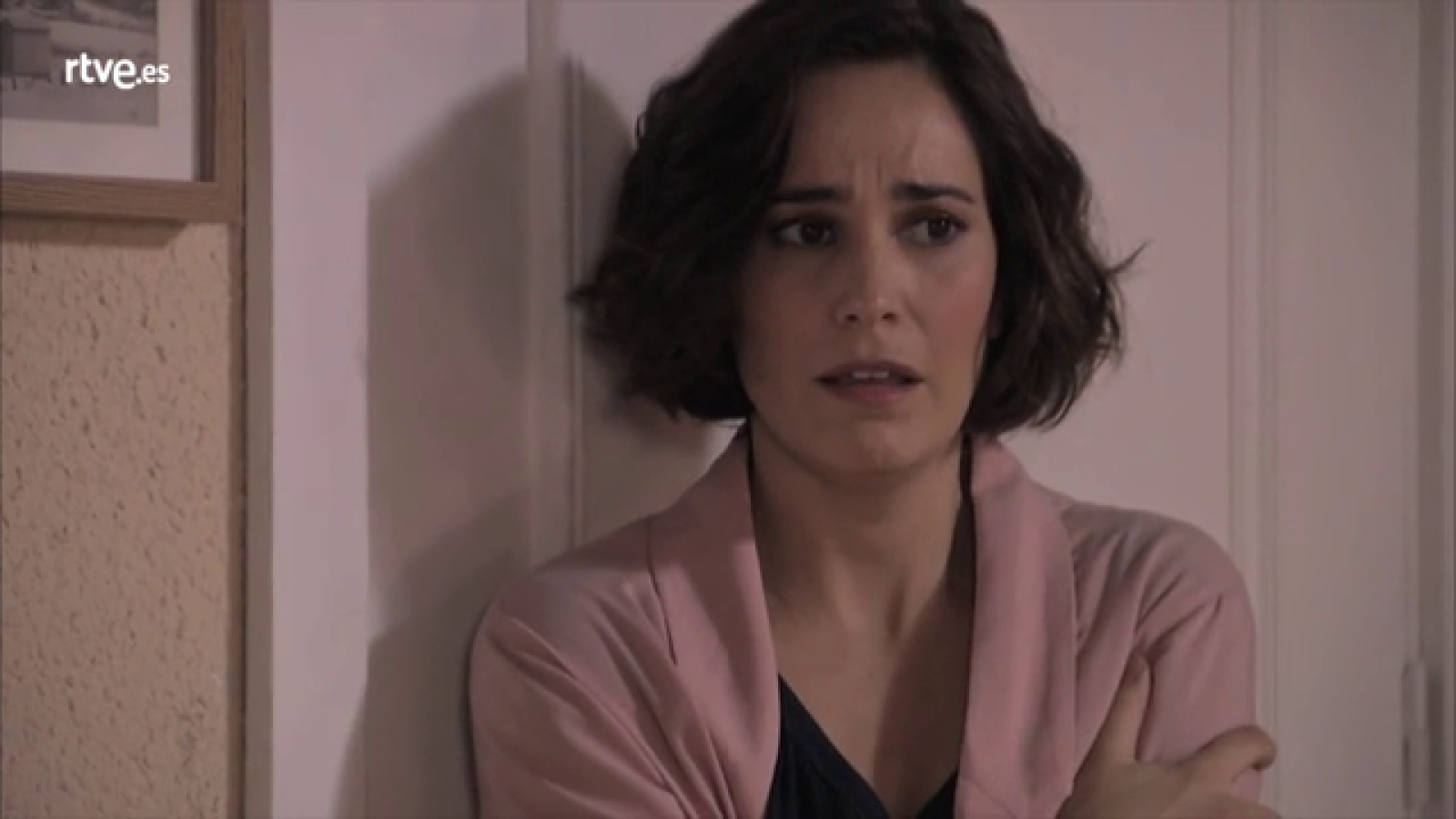 Servir y proteger - Nora intenta recuperar a Teresa desesperadamente