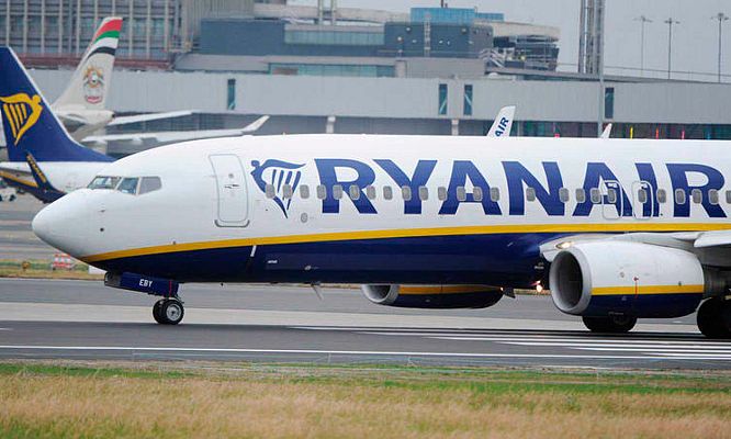 Telediario 1 - Ryanair deberá operar hasta el 59% de vuelos nacionales e internacionales durante la huelga