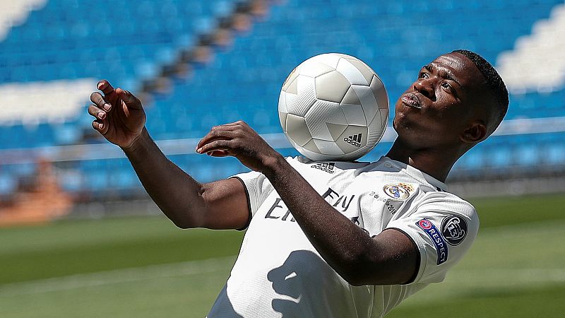 Vinicius se viste de blanco y Rodri de rojiblanco