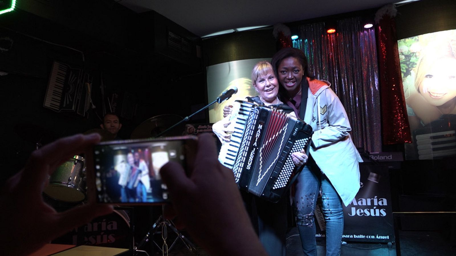 Tribus viajeras - Las chicas de oro en Benidorm - ver ahora