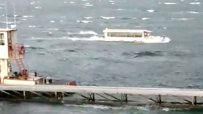 Telediario 1 - El naufragio de una embarcación turística acaba con la vida de 17 personas en Estados Unidos