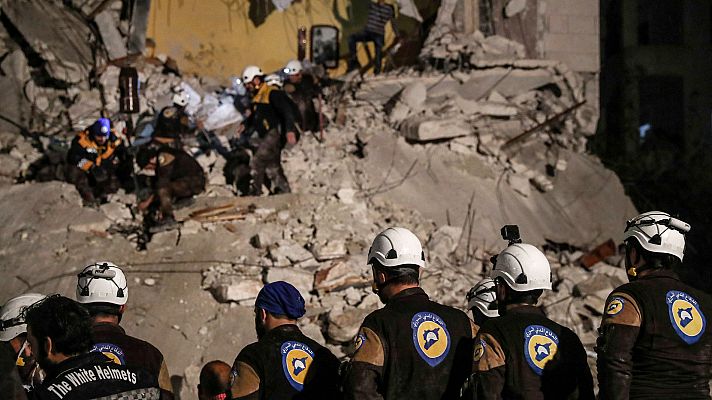 Telediario 1 - Evacuados cientos de Cascos Blancos y sus familias desde el sur de Siria a Jordania