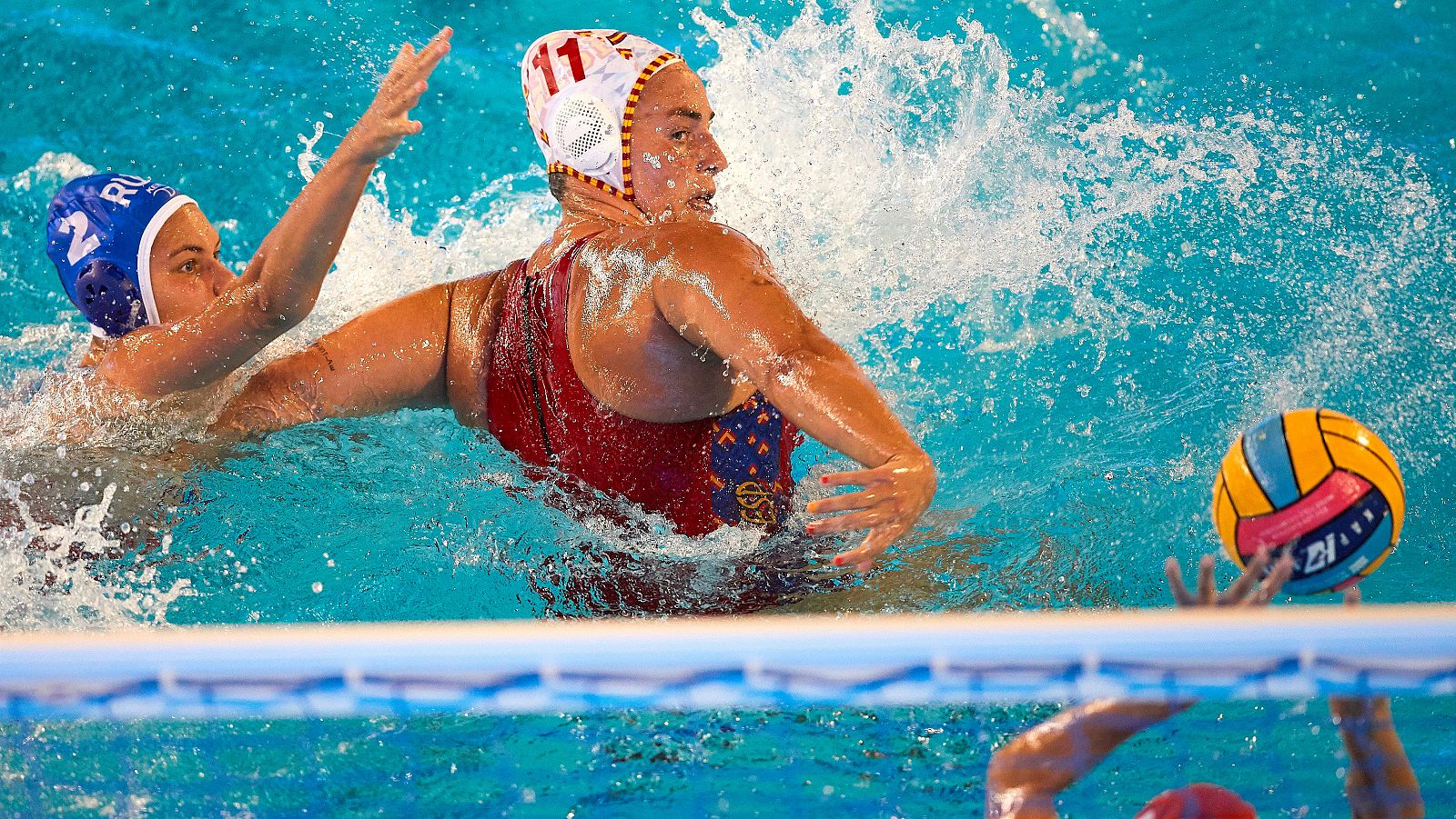 La selección española femenina de waterpolo derrotó a Rusia con una gran Maica García y ha pasado a cuartos como primera de grupo. Espera Francia.