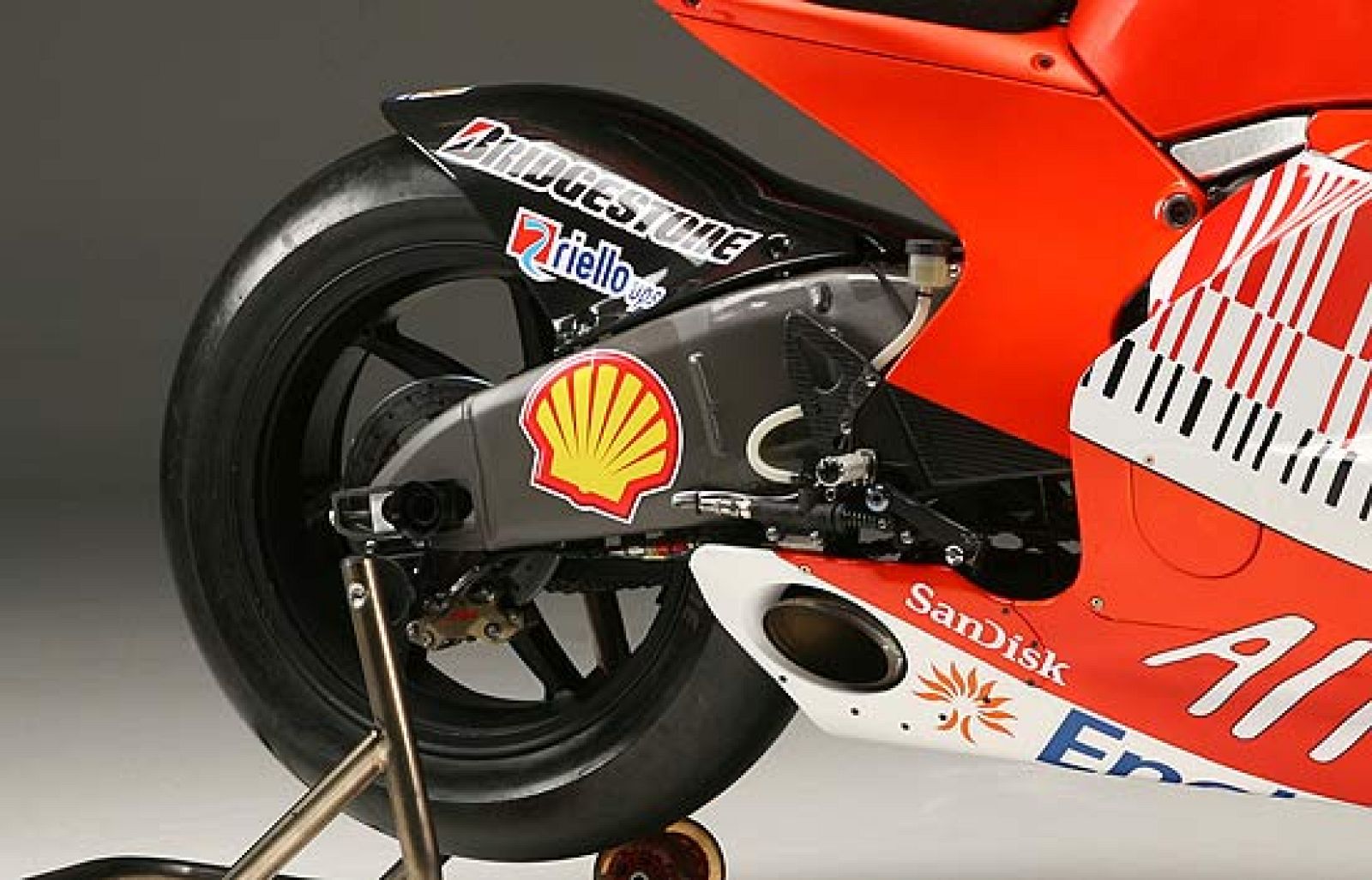 Repasa las adaptaciones que han hecho algunas marcas para mejorar el rendimiento de sus motos en la temporada 2009.