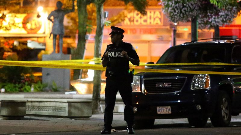 Al menos un muerto y 13 heridos en un tiroteo en Toronto