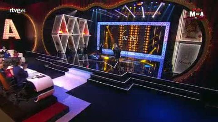 Pura magia - Judith Triliri y su rutina de bolas