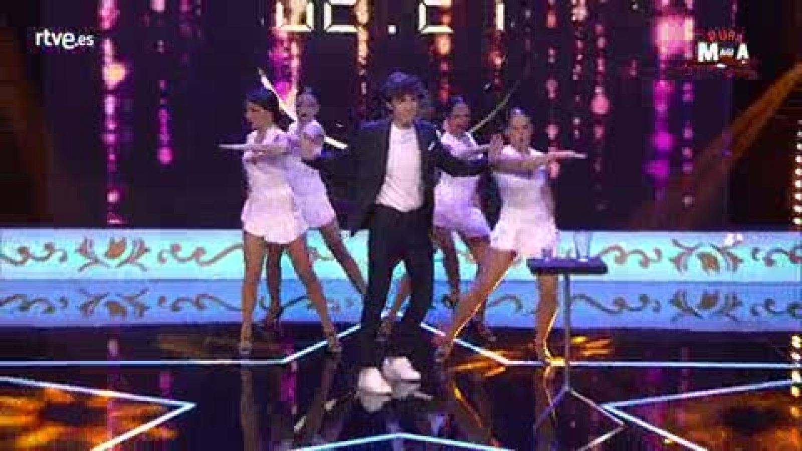 David Díaz, Nina, y su número de monedas en el vaso