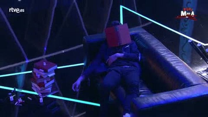 Pura magia - Alfonso Junior y su mágico número de hilos