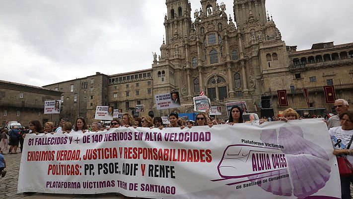 Telediario 1 - Las víctimas del accidente del Alvia reclaman "verdad y justicia" y exigen dimisiones en el quinto aniversario