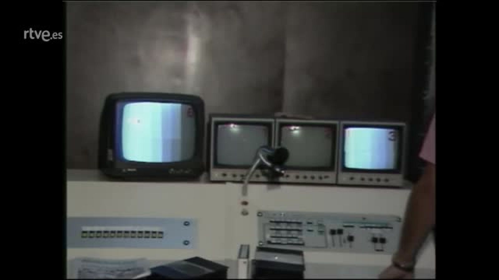 Historia de TVE - Nace la primera televisión local de España: Ràdio Televisió Cardedeu