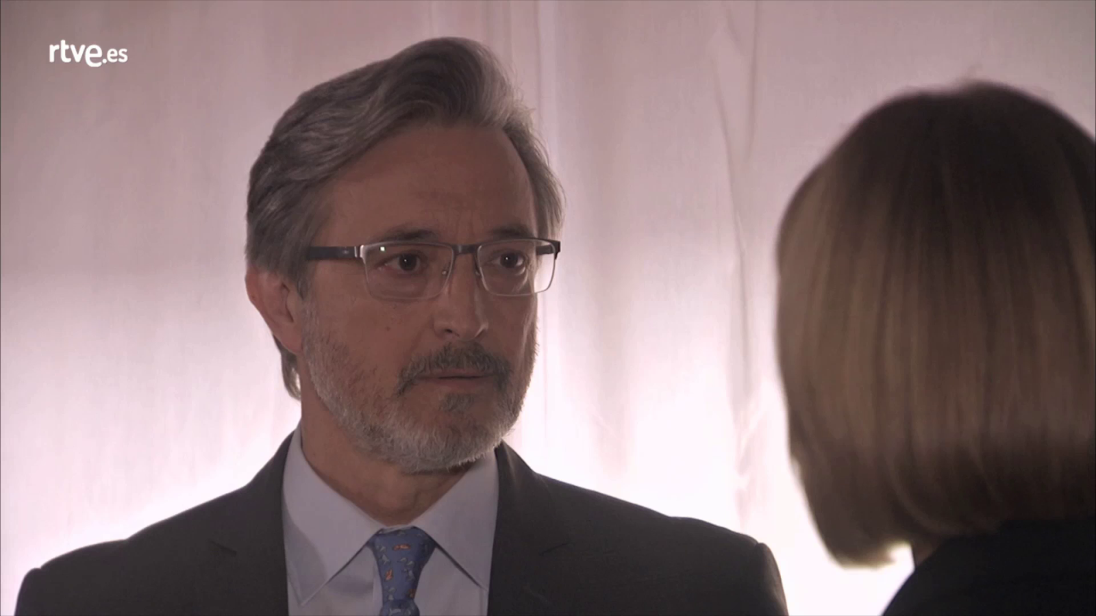 Servir y proteger - Marcelino intenta convencer a Nerea para que deje los negocios de Somoza