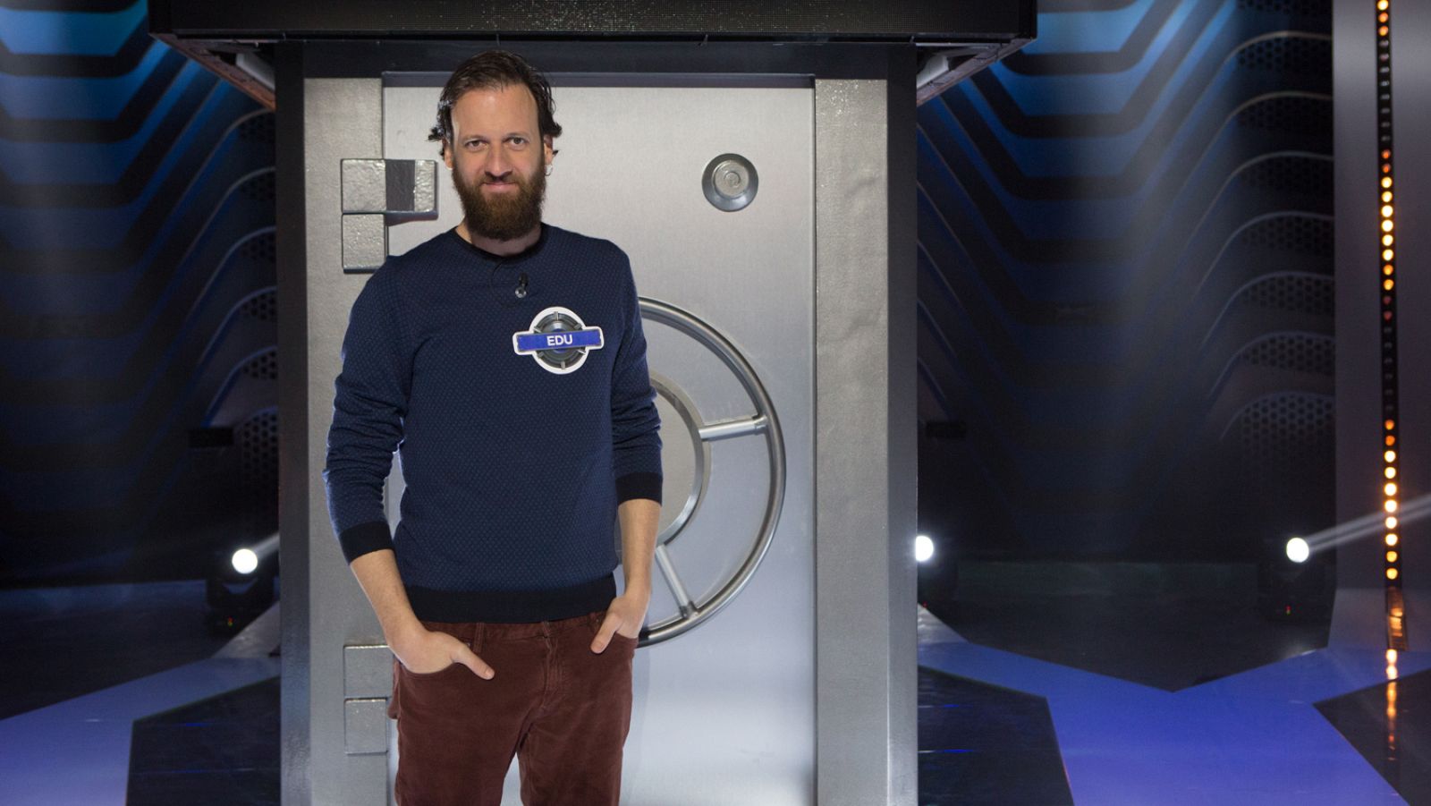 Crush - Edu Soto, aplastado por una de las cajas fuertes