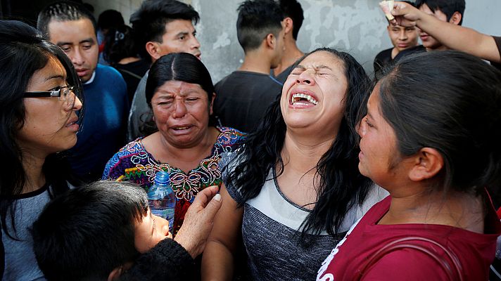 Telediario 1 - EE.UU. reúne a 1.442 menores migrantes con sus familias