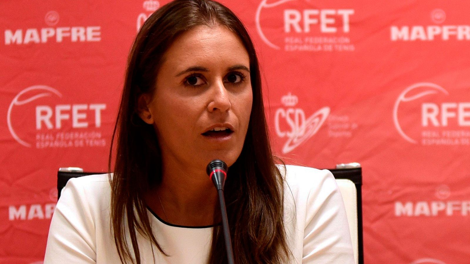 La tenista española Anabel Medina ha anunciado que colgará la raqueta después de disputar el torneo de dobles del Abierto de Estados Unidos. Medina continuará como capitana del equipo de Copa Federación.