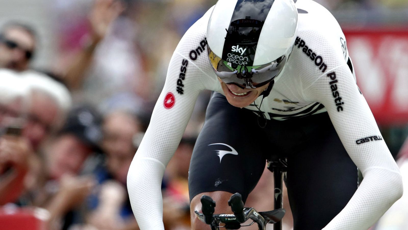 El británico  fue considerado vencedor de la 20ª etapa del Tour en un primer momento pero el VAR corrigió los tiempos al demostrarse que se detuvo antes de que atravesara la línea de meta.