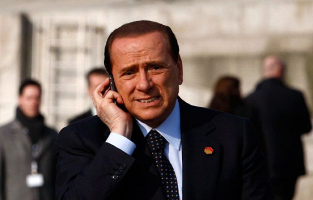  - Berlusconi planta a Merkel