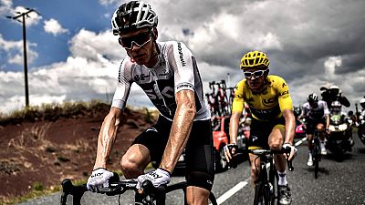 Geraint Thomas escuch� el himno brit�nico en lo m�s alto del podio, acompa�ado por el holand�s Tom Dumoulin y por Chris Froome, segundo y tercero respectivamente. El primer espa�ol, Mikel Landa, s�ptimo clasificado.