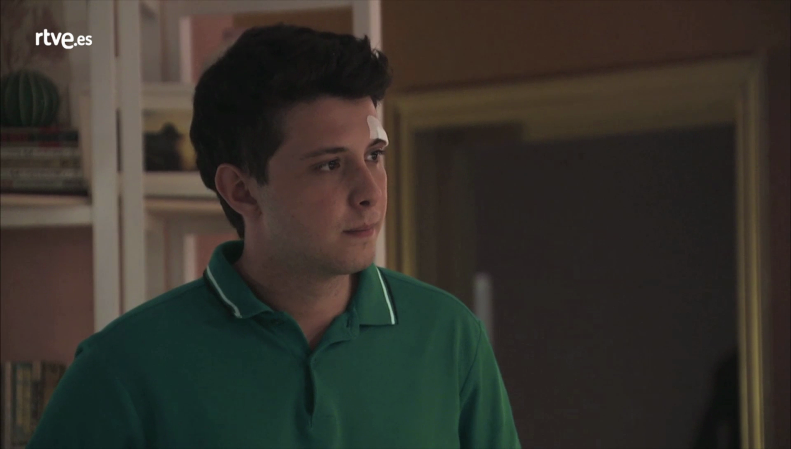 Servir y proteger - Lola descubre que su hermano consume drogas