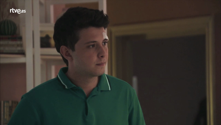 Servir y proteger - Lola descubre que su hermano consume drogas