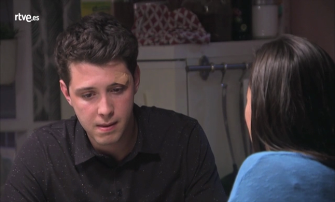 Servir y proteger - Alberto habla con Lola sobre cómo se siente