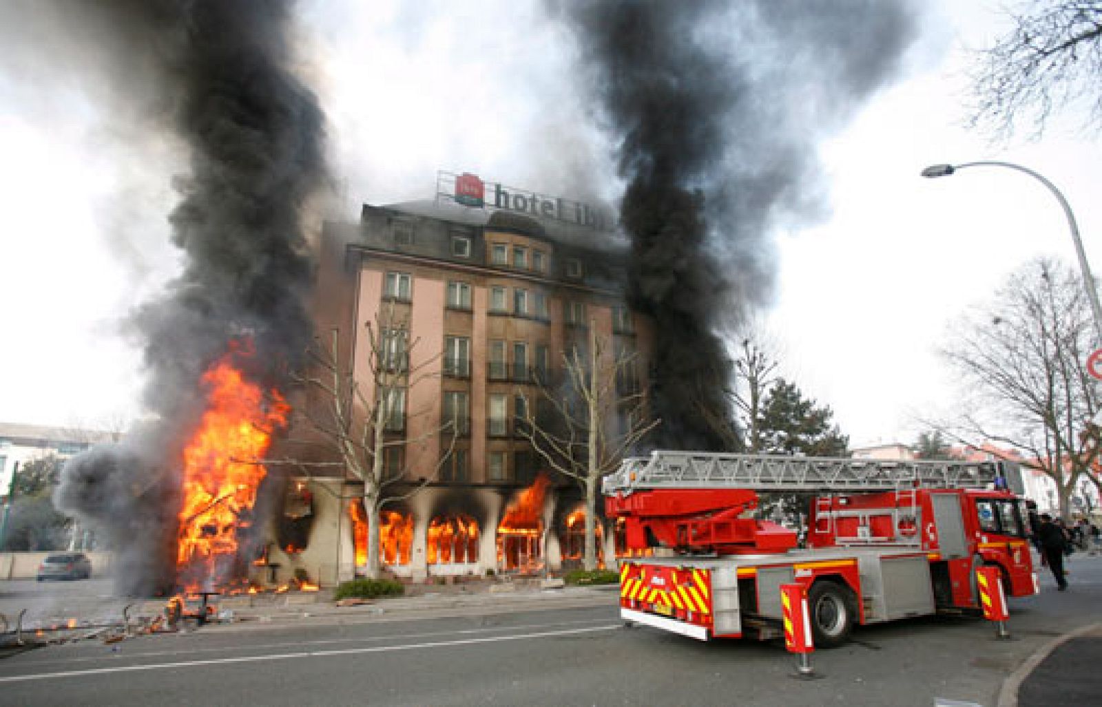 Incendian un hotel en Estrasburgo | Ver