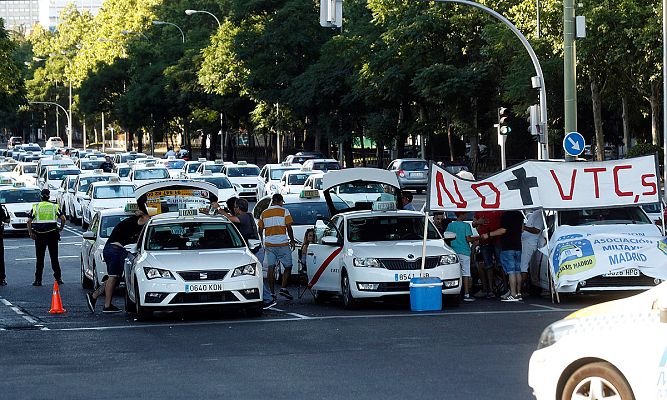 Informativo 24h - Las calles siguen tomadas por los taxistas