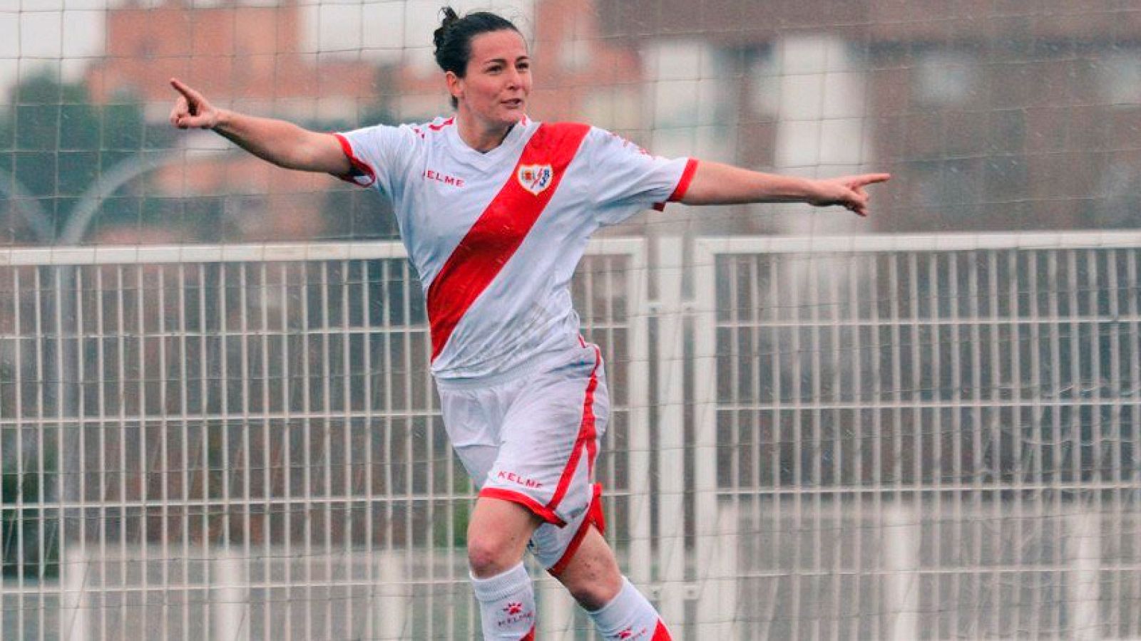 El Rayo Vallecano impide colgar las botas a Natalia Pablos