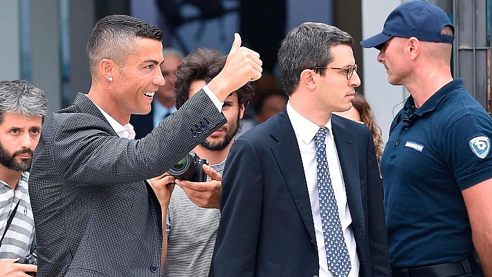 Telediario 1 - La Premier gasta más que la Liga en fichajes y la Juve, el club que más