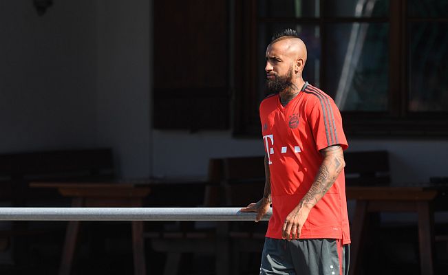Telediario 1 - Vidal deja la concentración del Bayern entre rumores de fichaje por el Barça