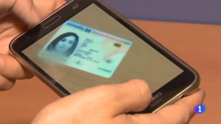 Telediario 1 - La Policía alerta del riesgo de compartir fotos del DNI a través de internet