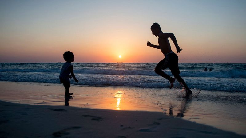 Bajan las temperaturas en el interior y Andalucía, pero sigue el calor