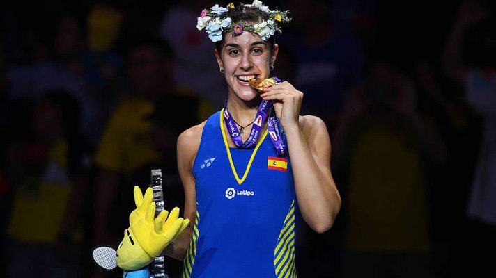 Telediario 1 - El mundo de la política y el deporte felicita a Carolina Marín tras conquistar su tercer mundial